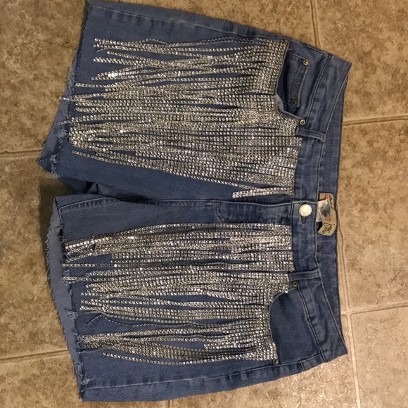 Icy Shorts - Picture 2 of 4